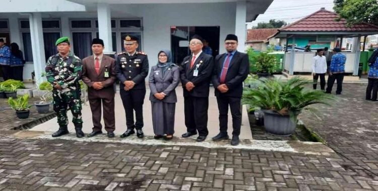 Guru IPS Mewakili MTs N 6 dalam Upacara Hari Sumpah Pemuda ke- 97 di Kapanewon Pleret 46 MTs N 6