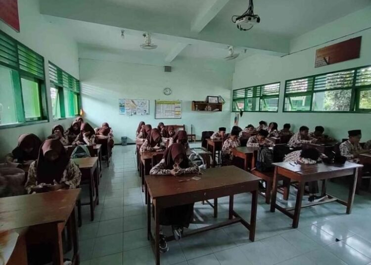 Berharap Hasil Maksimal, Siswa Kelas VII C MTsN 6 Bantul Fokus Ikuti ATS Bahasa Inggris 46 MTsN 6 Bantul