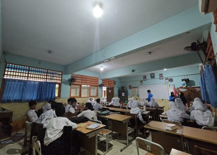Mahasiswa UBSI Cengkareng Kuatkan Karakter Pancasila Siswa SMPN 45 Jakarta Melalui Sosialisasi dan Permainan Edukatif 46 1000025757