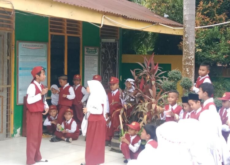 Ubah Suasana Belajar, Siswa Kelas 5-B MIN 9 Langkat Lakukan Stand Up Comedy 46 20251103 163645