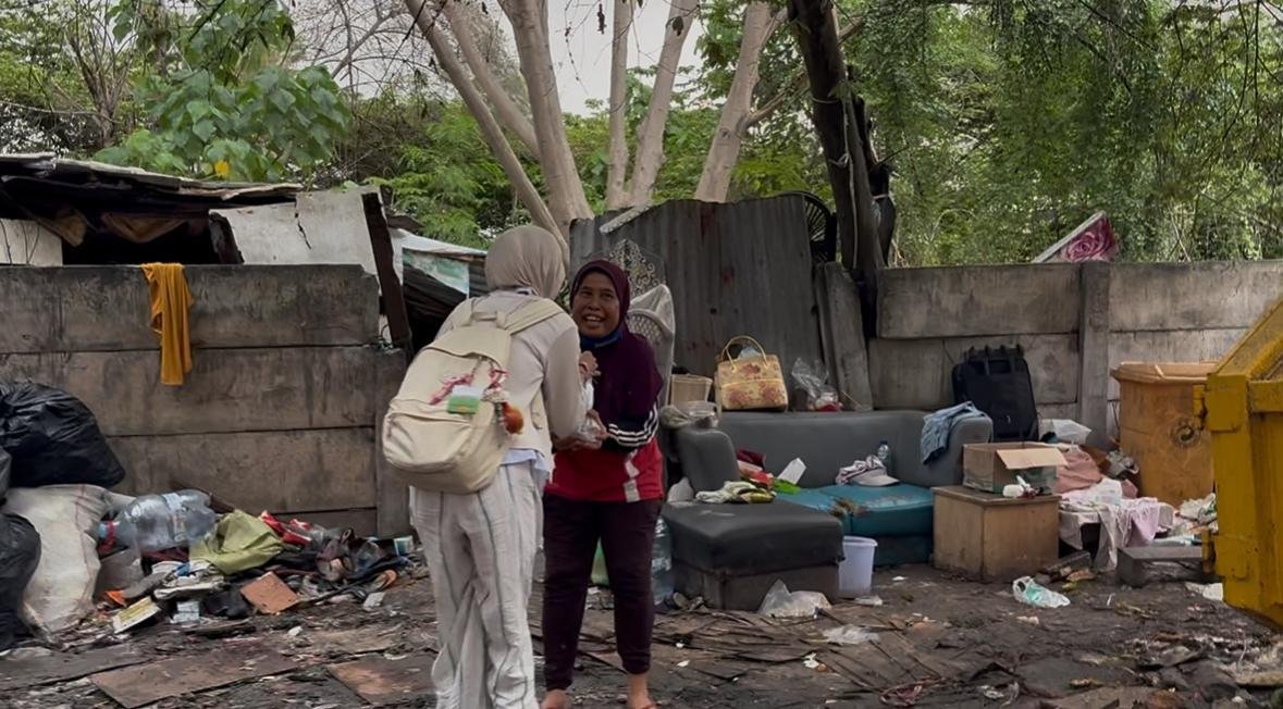 Mahasiswa UMG Gelar Aksi Berbagi Makanan di Tepi Jalan GKB Gresik 48 5e17da58 b231 4564 ab7f c01001e61b58