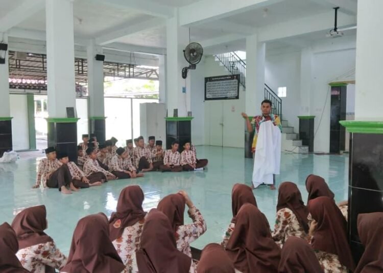 Narasumber P5RA Kelas VII di MTsN 6 Bantul Beri Penjelasan Sebelum Siswa Mencanting Pola Batik 46 MTsN 6 Bantul