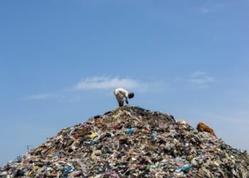 Manusia yang Kalah oleh Sampahnya Sendiri