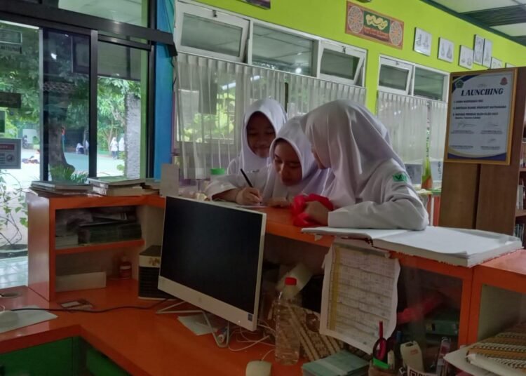 Penyetoran Uang Belanja Kantin Wujud Disiplin Keuangan Siswa MTsN 6 Bantul 46 Gambar WhatsApp 2025 11 11 pukul 16.35.27 171b398e