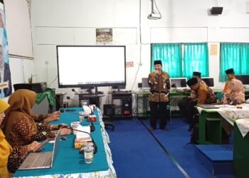 Kepala MTsN 6 Bantul Sampaikan Sambutan dan Presentasi dalam Penilaian Kinerja Kepala Madrasah 46 MTsN 6 Bantul