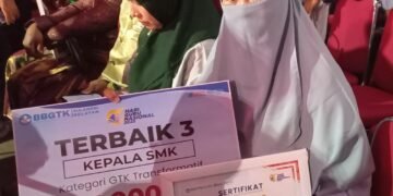 Kepala dan Guru SMKN 3 Soppeng Ukir Prestasi di GTK 2025