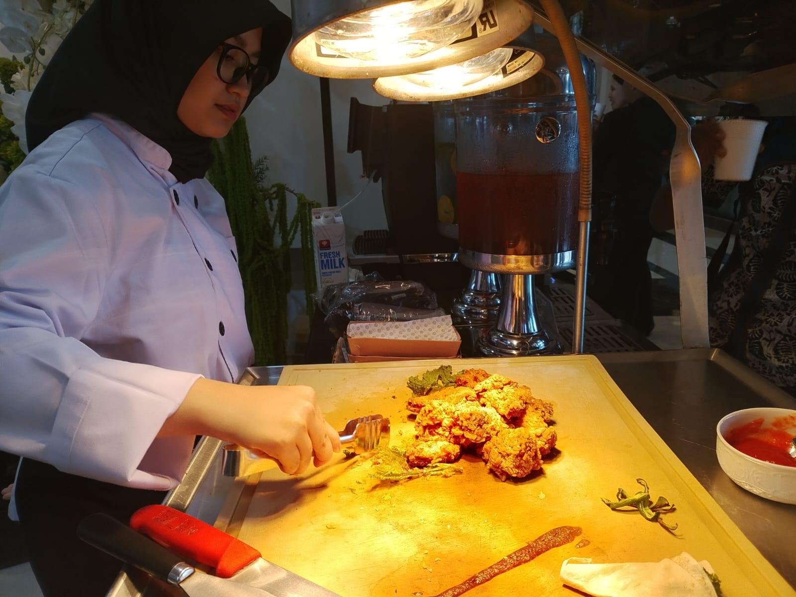 Salah satu food tester yang di sajikan untuk pengunjung dari salah satu vendor pameran (Foto Yusuf)