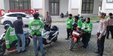 Keselamatan Nomor Satu, Polres Barru Sambangi Komunitas Ojol 34 Polres Barru Sosialisasi Keselamatan ke Ojol!