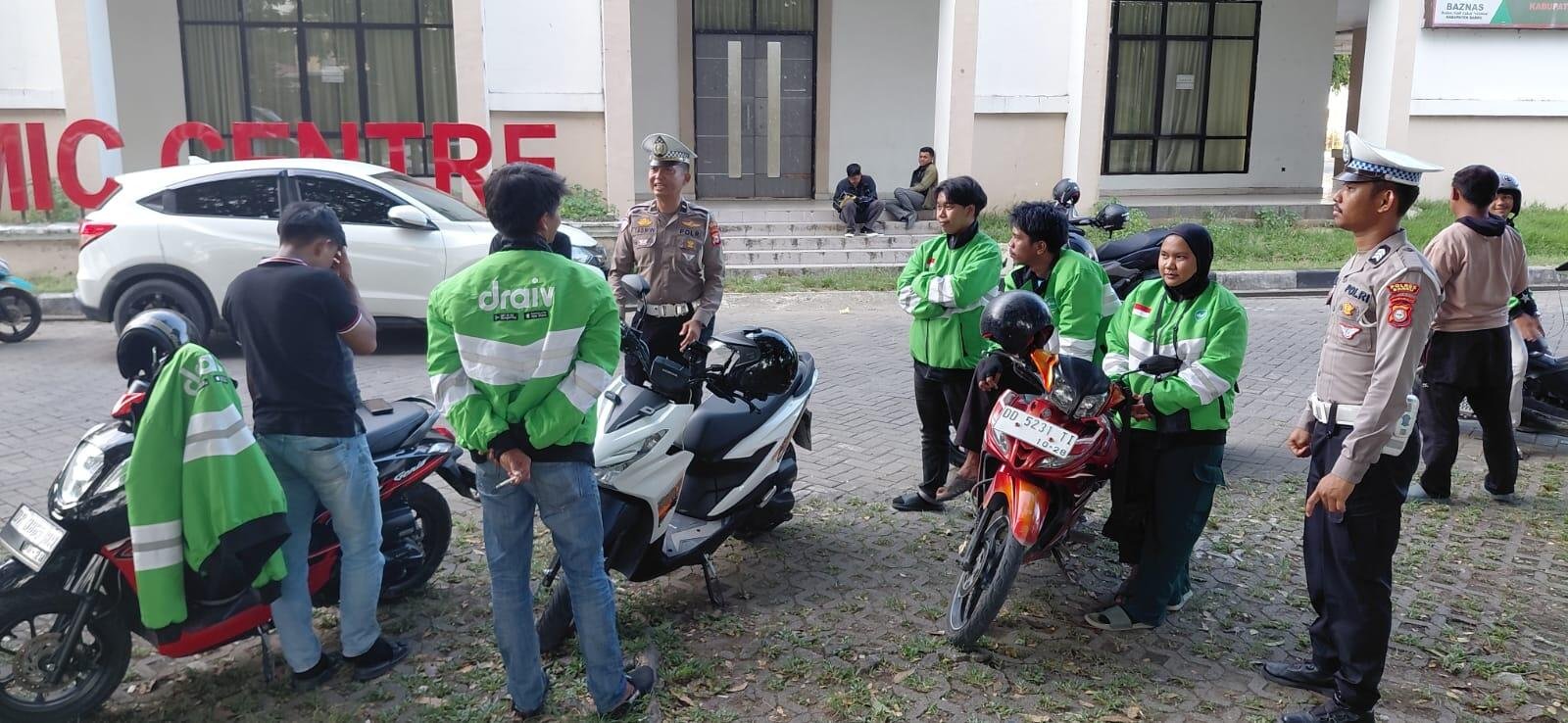 Helm SNI Saja Tak Cukup! Ini Peringatan Tak Terduga Satlantas Barru untuk Para Ojol