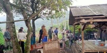 Serda Dadang Sutisna : Pimpin Gotong Royong Warga Kampung Naringgul dalam Rehabilitasi Masjid 33 Serda Dadang Sutisna