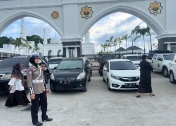 Polwan Satlantas Barru Turun Kawal Ibadah Jumat