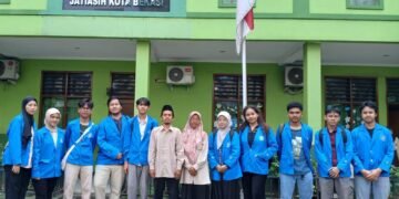 berfoto bersama penanggung jawab sosialisasi