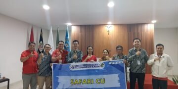 Foto bersama Pimpinan AKUB dan San Agustin bersama Pengurus CU Pancur Kasih di Kampus AKUB dan San Agustin, Pontianak