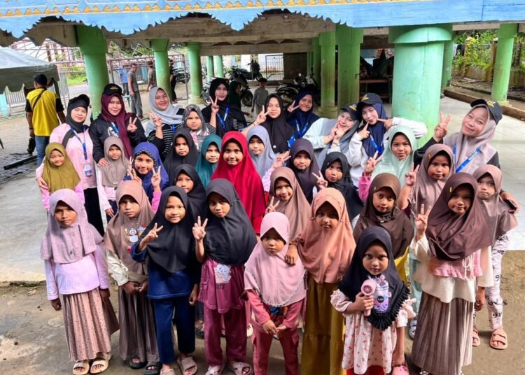 Mahasiswa KPM UIN Sultanah Nahrasiyah Hidupkan Pagi Minggu Anak-Anak Gampong Buket dengan Senam Ceria 46 IMG 20251116 WA00062