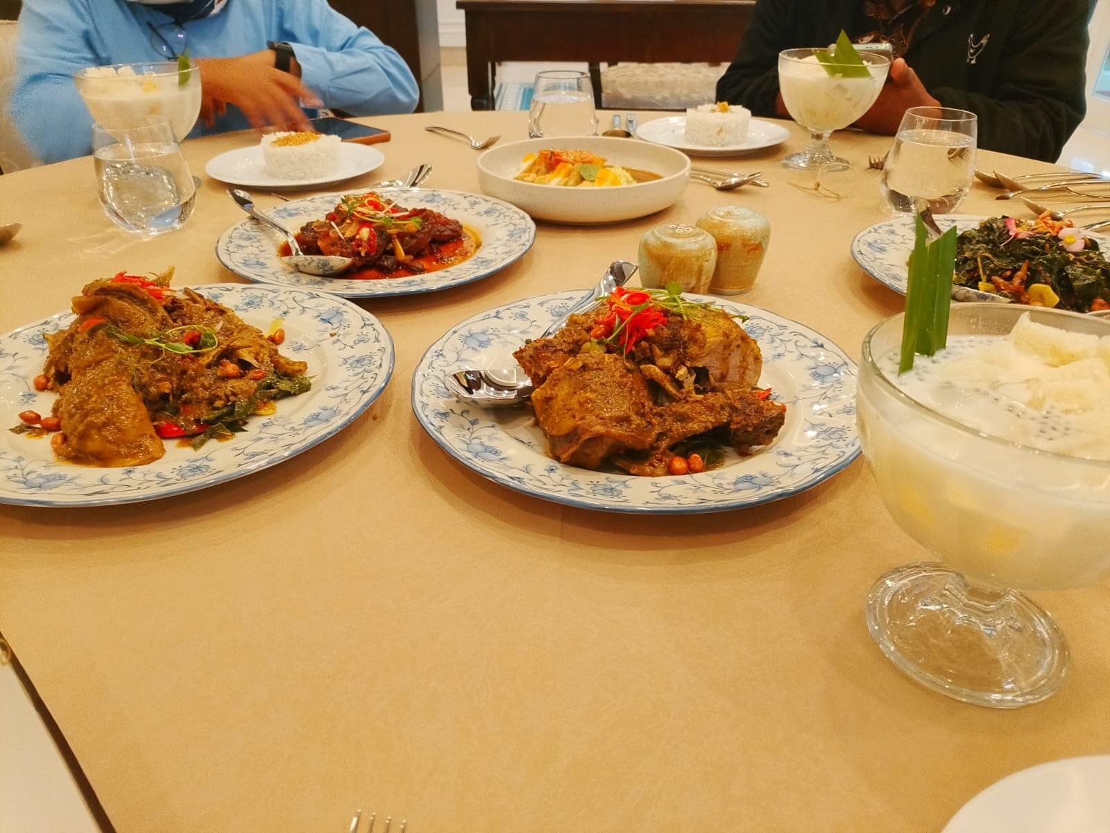 Menu - menu Gianti Fine Dining Restaurant yang disajikan dalam format à la carte (Yusuf)