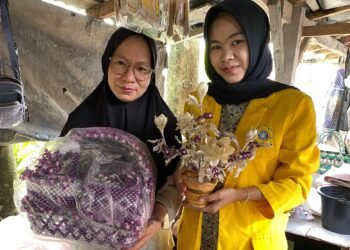 Kerajinan Manik-Manik Jadi Peluang Usaha Baru bagi Ibu Rumah Tangga Timbangan 47 IMG 20251125 WA0019 2 e1764061010611
