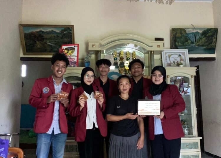 Sosialisasi Pentingnya SPP-IRT bagi UMKM oleh Mahasiswa Hukum UMM 46 SPP-IRT