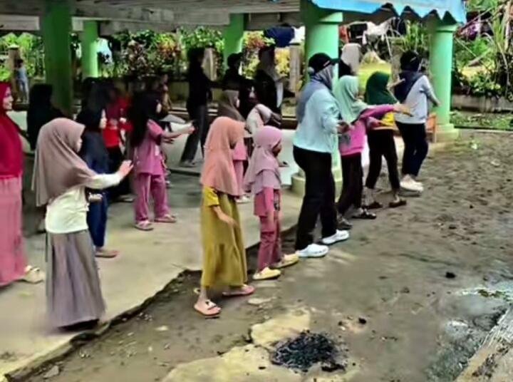 Mahasiswa KPM UIN Sultanah Nahrasiyah Hidupkan Pagi Minggu Anak-Anak Gampong Buket dengan Senam Ceria 47 Dok. Rafly Haikal Sirait