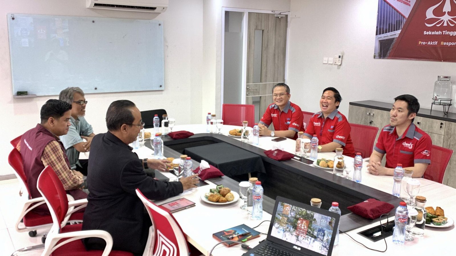 Trisakti Multimedia dan Cheers Bersinergi untuk Pendidikan dan Lingkungan : Tetes Kolaborasi, Aliran Inovasi! 47 IMG 6235 1