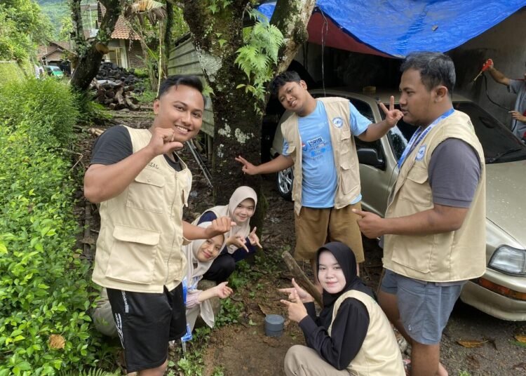 Mahasiswa KKN Reguler 85 Posko 37 UIN Walisongo Lakukan Penanaman Biopori di Dusun Kedungboto sebagai Upaya Pengolahan Limbah Organik 46 IMG 8441