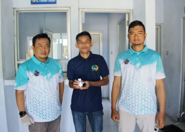 Pastikan Bebas dari Narkoba, Lapas Kelas IIA Bengkulu Gelar Tes Urine bagi Warga Binaan Program Integrasi 46 Lapas Bengkulu, Tes Urine, Program Integrasi, Pembebasan Bersyarat, Asimilasi, Warga Binaan, Binadik, Kamtib, Pemasyarakatan, Anti Narkoba