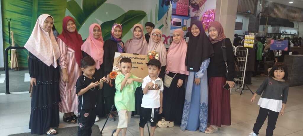 Komite TKIT Al-Fadiyah Lakukan Bazar di Outlet Mie Gacoan 47 WhatsApp Image 2025 11 01 at 17.44.31