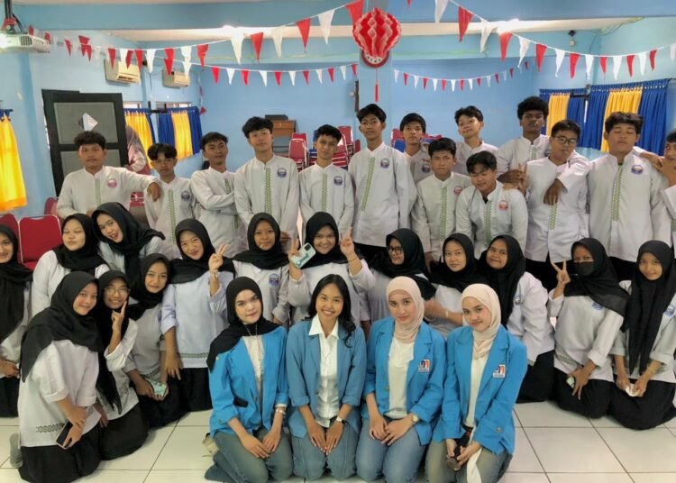 Mahasiswa Universitas Nusa Mandiri Memberikan Pelatihan Desain Kreatif “Logo as a Brand Story” Kepada Siswa SMK 46 WhatsApp Image 2025 11 07 at 13.32.19 a5aac818