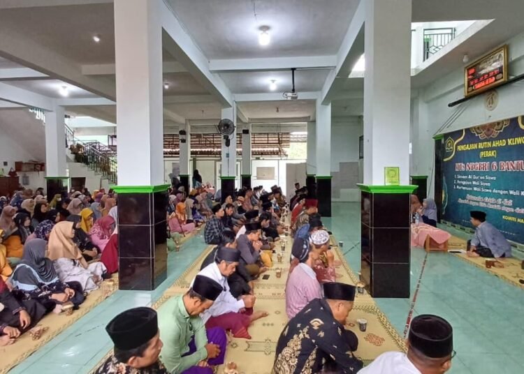 Hundreds of Parents Attend PERAK Gathering at MTsN 6 Bantul, Discussing the Challenges of Educating Children in the Modern Era 46 MTsN 6 Bantul