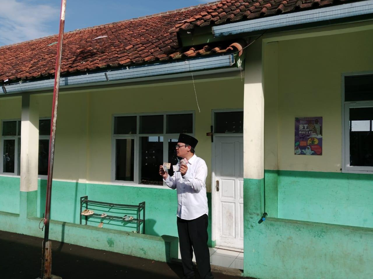 Semangat Kepahlawanan Menggema di MIS Ar-Raudhotun Nur 48 WhatsApp Image 2025 11 10 at 07.42.11