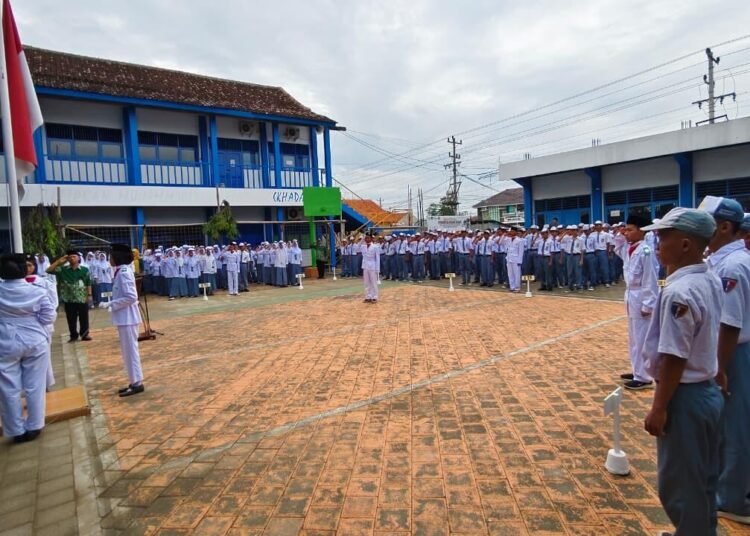 Teladan Tak Pernah Mati: Upacara Peringatan Hari Pahlawan SMK Muhammadiyah Bulakamba Serukan Semangat "Terus Bergerak" 46 Hari Pahlawan