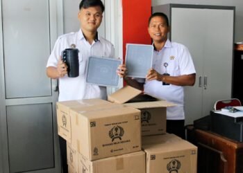 Optimalisasi Layanan, Lapas Bengkulu Distribusikan Peralatan Makan WBP 50 Lapas Bengkulu, Serah Terima Barang, Kaur Umum, Kasubsi Bimkemaswat, Pelayanan Pemasyarakatan, Warga Binaan, Ditjenpas, Kemenimipas RI