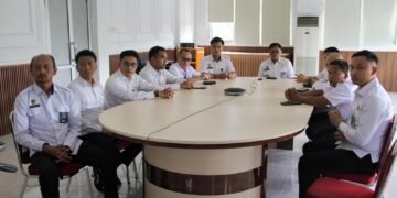 Kalapas Bengkulu, Julianto Budhi Prasetyono, memimpin jajaran mengikuti zoom bersama Kanwil Ditjenpas Bengkulu membahas optimalisasi kerja dan kebijakan Zero Halinar. Doc. Humas