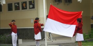 Upacara Peringatan Hari Pahlawan di SMP St. Yosef Surabaya