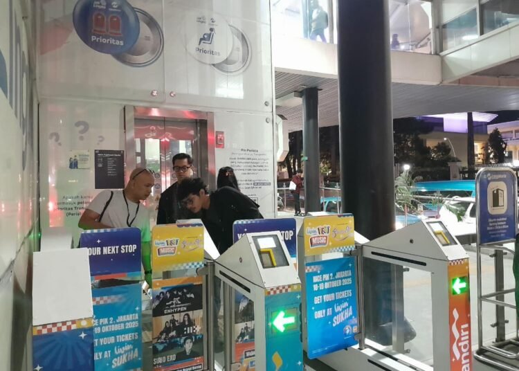 transjakarta, tap in dan tap out, mesin transjakarta,