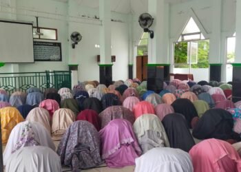 Matsanaba Students Perform Dhuhr Prayer in Congregation with Devotion 56 WhatsApp Image 2025 11 13 at 14.08.50