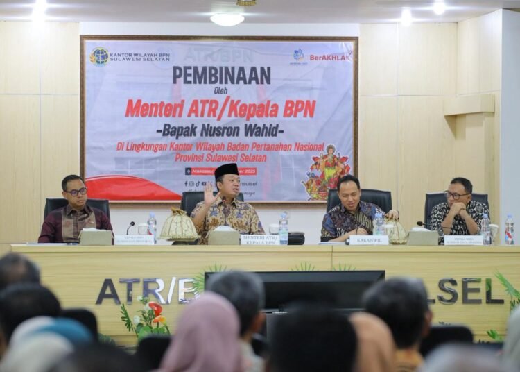 Beri Pengarahan di Kanwil BPN Provinsi Sulsel, Menteri Nusron: Tegas Jalankan Prinsip dan Luwes dalam Melayani 46 WhatsApp Image 2025 11 14 at 12.33.58