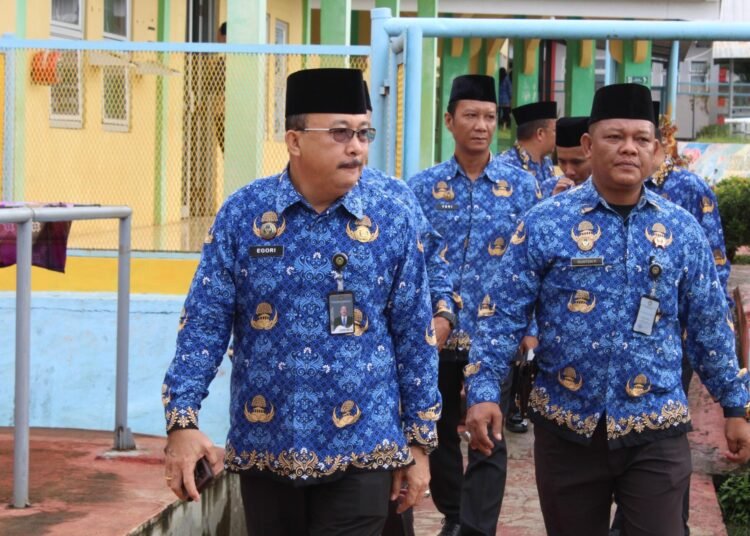 Akrab dan Humanis, Kepala dan Jajaran LPKA Bengkulu Turun Langsung Troling Blok Sapa Anak Binaan 46 WhatsApp Image 2025 11 17 at 09.31.24