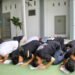 Momen Mengharukan: Pembebasan 10 Warga Binaan Disambut Sujud Syukur 58 Lapas Bengkulu, Pembebasan Warga Binaan, Sujud Syukur, Reintegrasi Sosial, Kemenkumham, Pemasyarakatan, Pembebasan Bersyarat, Berita Bengkulu, Human Interest