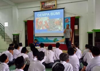MTsN 6 Bantul Holds Disaster Preparedness Socialization for Seventh-Grade Students 49 WhatsApp Image 2025 11 17 at 14.19.00