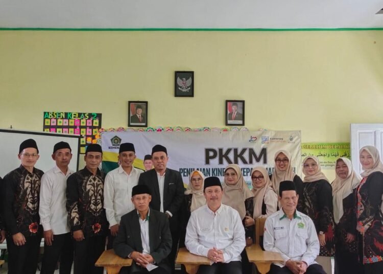 Kepala Seksi Pendidikan Madrasah, Pengawas Madrasah, dan Jajaran Kepala Madrasah KKM 4 Garut