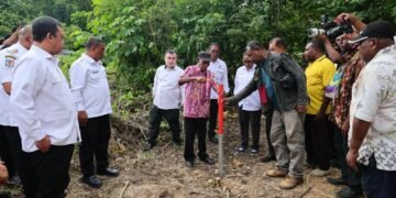Realisasi Percepatan Sertipikasi Tanah Ulayat di Papua, Menteri Nusron Saksikan Pemasangan Patok Skouw Yambe