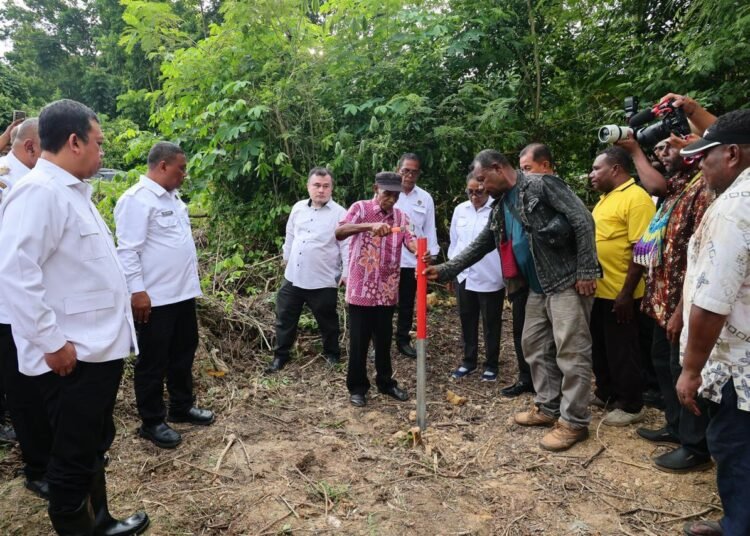 Realisasi Percepatan Sertipikasi Tanah Ulayat di Papua, Menteri Nusron Saksikan Pemasangan Patok Skouw Yambe 46 Realisasi Percepatan Sertipikasi Tanah Ulayat di Papua, Menteri Nusron Saksikan Pemasangan Patok Skouw Yambe