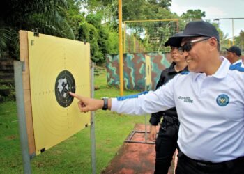 Sinergi Pengamanan, Kalapas Kelas IIA Bengkulu Hadiri Pelatihan Menembak Brimob 46 Lapas Bengkulu, Julianto Budhi Prasetyono, Latihan Menembak, Mako Brimob Bengkulu, Pengamanan Lapas, Kemenkumham, Pemasyarakatan Bengkulu