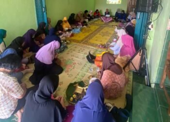 Pemaparan Materi oleh salah satu Mahasiswa