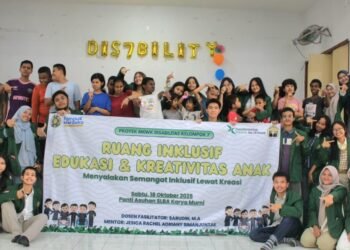 Program Kreativitas Mahasiswa USU Bantu Penyandang Disabilitas Temukan Suara dan Ekspresi di SLBA Karya Murni 48 WhatsApp Image 2025 11 28 at 2.15.29 PM