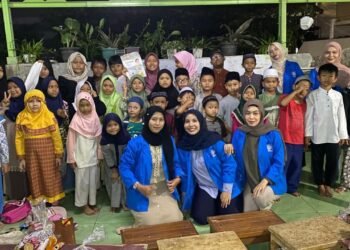 Menumbuhkan Generasi “Super Muslim Berhati Emas” di TPQ: Serunya Penyuluhan Nilai–Nilai Kemanusiaan dalam Islam 46 foto bareng anak anak