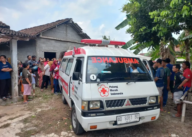 PMI Klaten mengevakuasi lansia tercebur sumur (Sumber : www.espos.id)