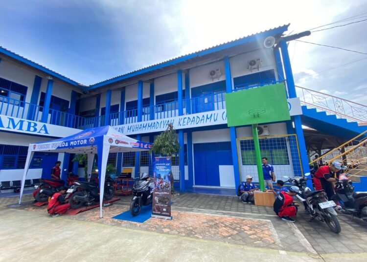 Kolaborasi Tiga Pilar: SMK Muhammadiyah Bulakamba-Yamaha Gelar Servis Motor Murah, Perkuat Skill Siswa di Milad Muhammadiyah ke-113 46 foto servic motor