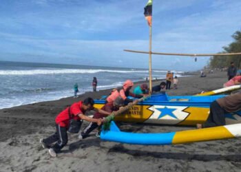 Guru MTsN 6 Bantul Hadir di Garis Pantai: Menguatkan Kebersamaan Lewat Uluran Tangan Kepada Nelayan 46 MTsN 6 Bantul