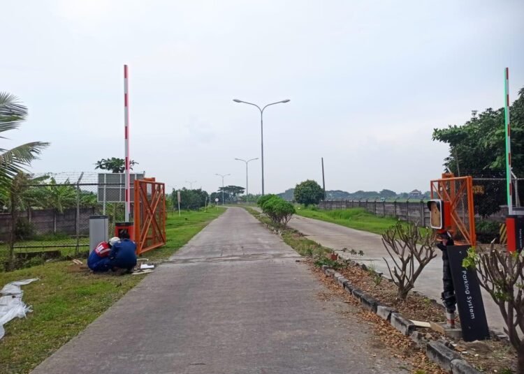 palang parkir otomatis, pemasangan palang parkir bandung, sistem parkir otomatis, barrier gate bandung, pengaman akses kendaraan, parkir manless, rfid access gate, perumahan cluster gate, gate security perkantoran, workshop palang parkir bandung
